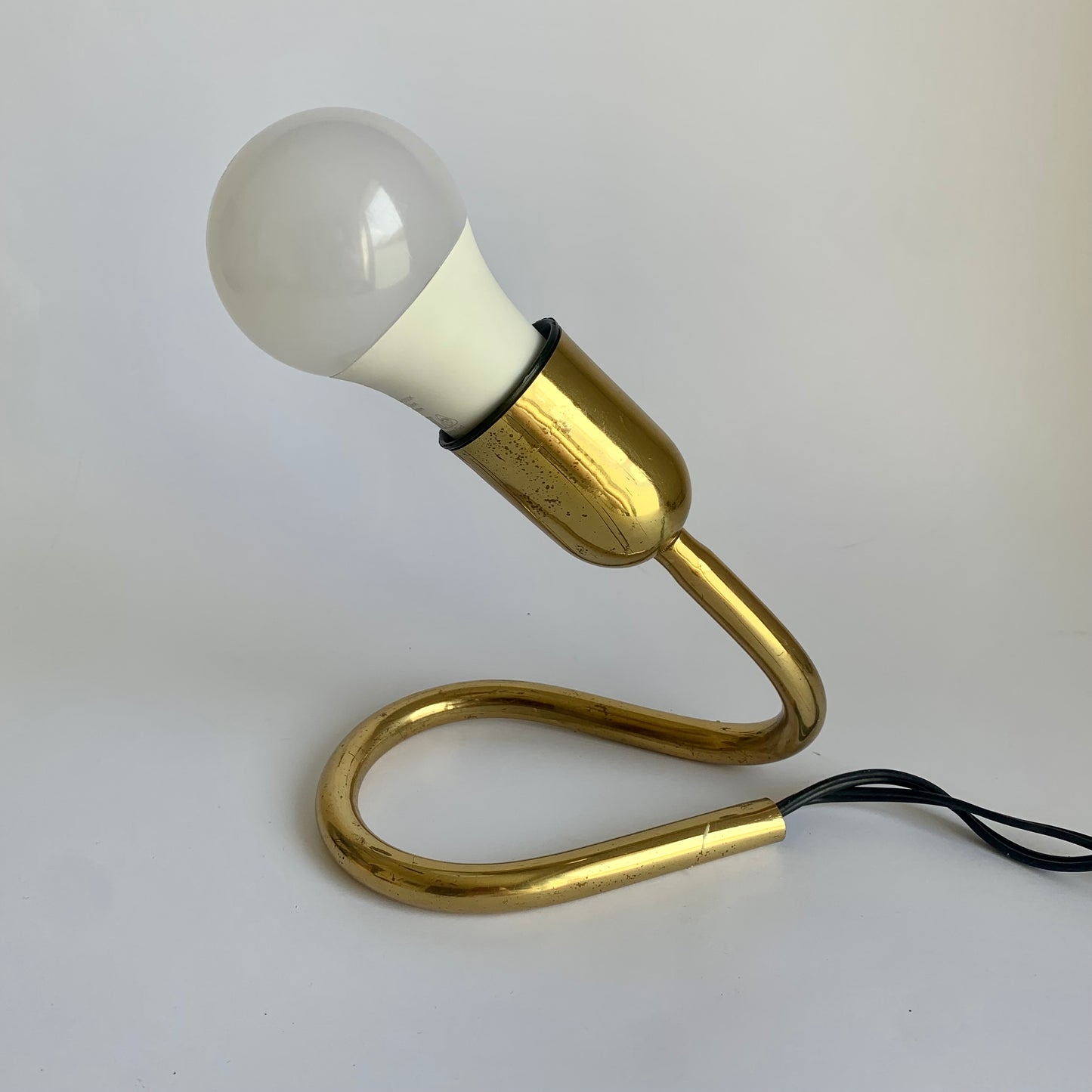 Tischlampe aus Messing von J.T. Kalmar